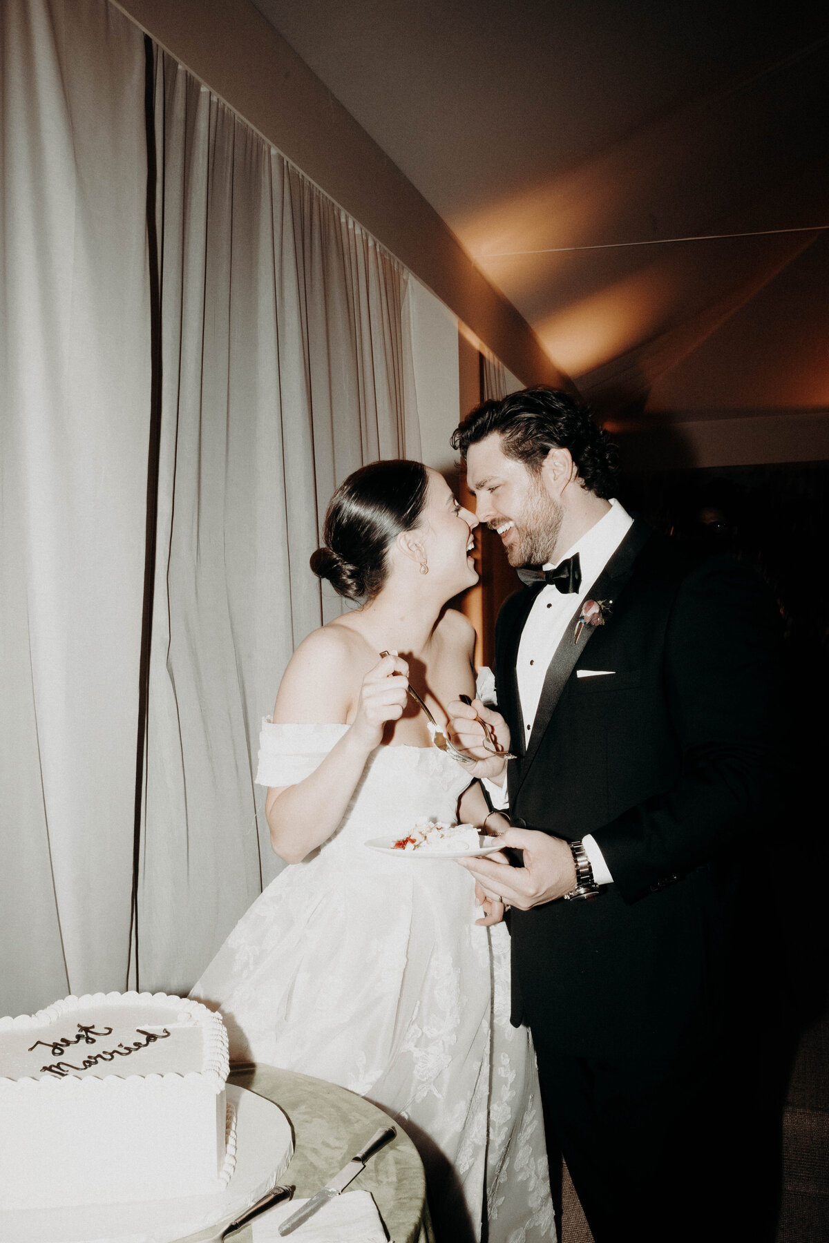 cake cutting wedding direct flash photography 