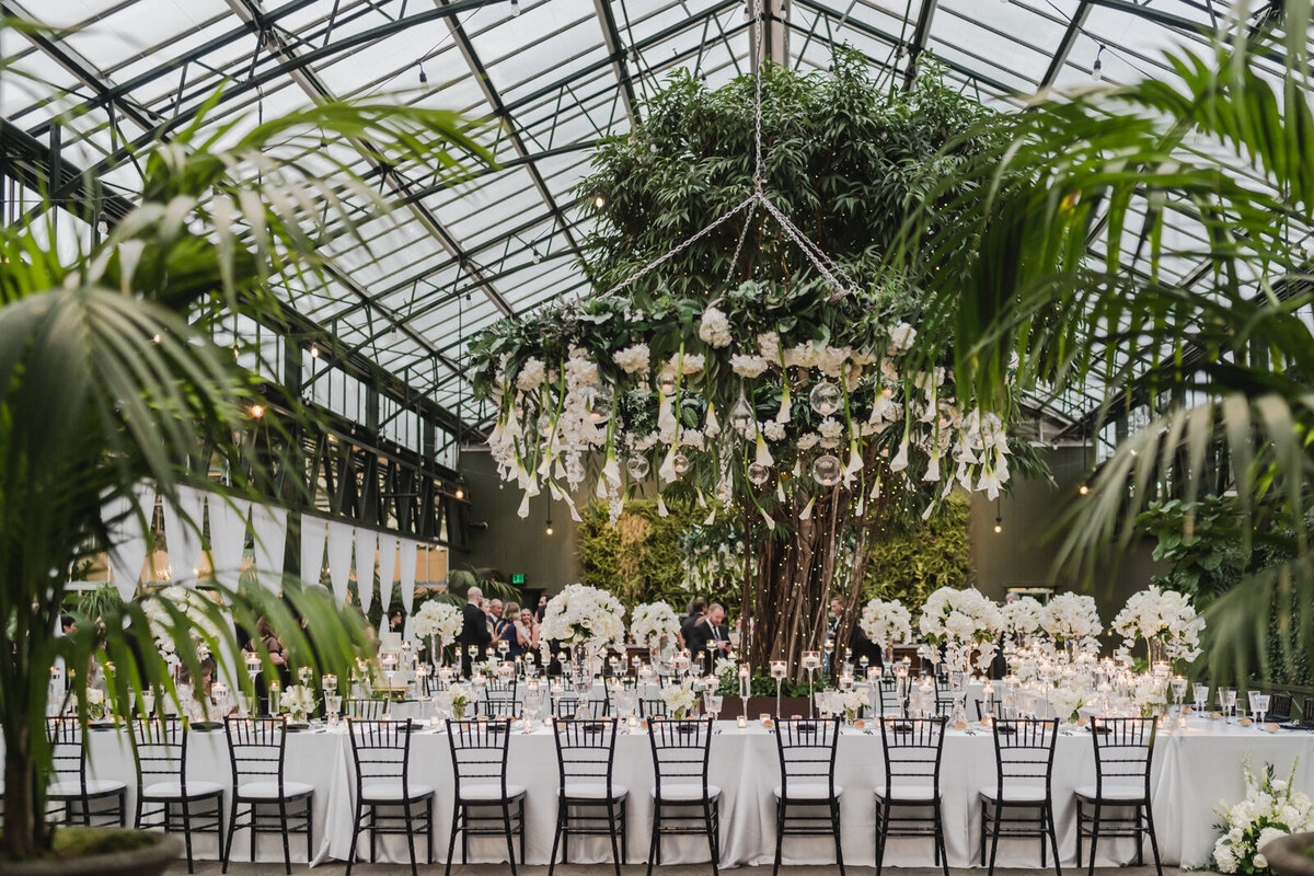 A MODERN ROMANTIC CLASSIC BLACK TIE PLANTERRA CONSERVATORY LUXURY WEDDING IN WEST BLOOMFIELD MICHIGAN BY KARI DAWSON130