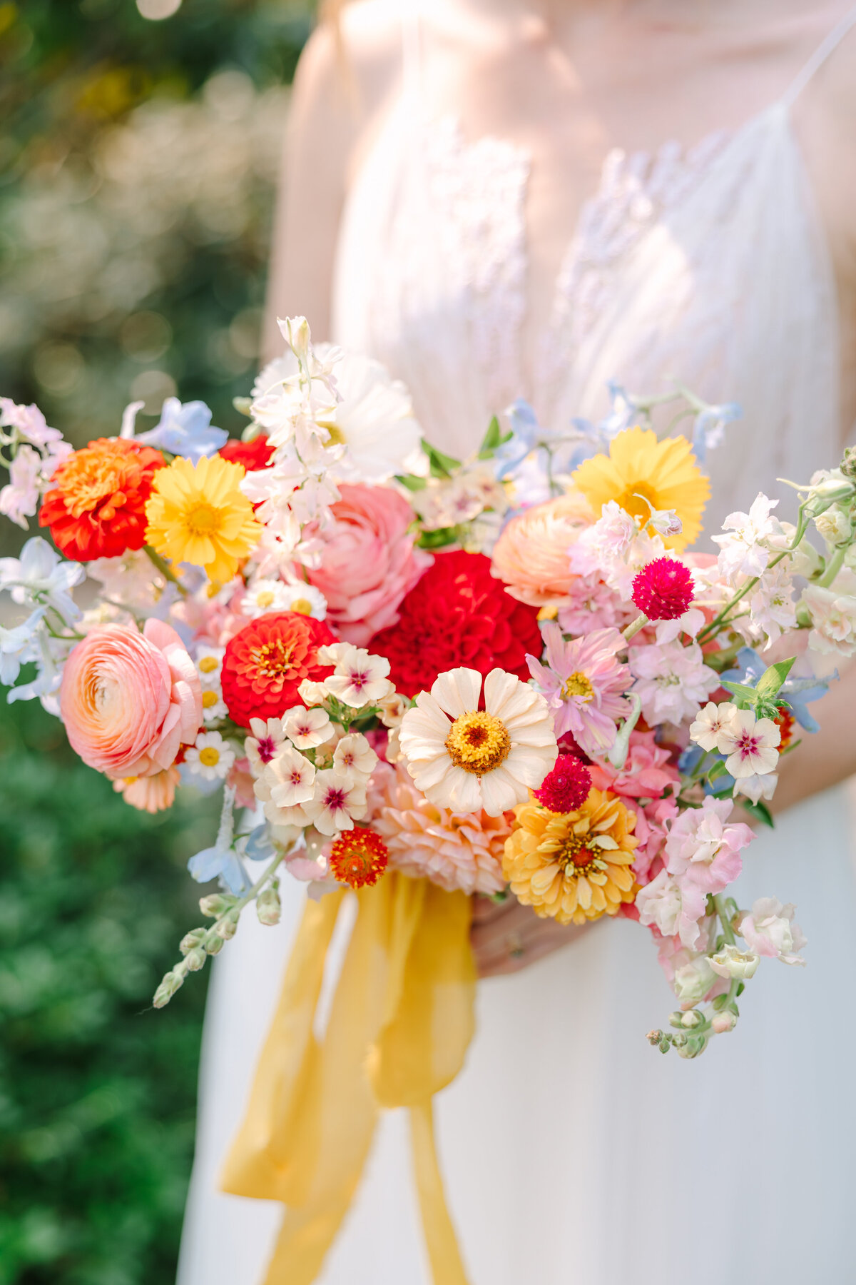 vibrant-colorful-bridal-bouquet-yellow-summer-wedding-seattle-washington-flora-pacifica