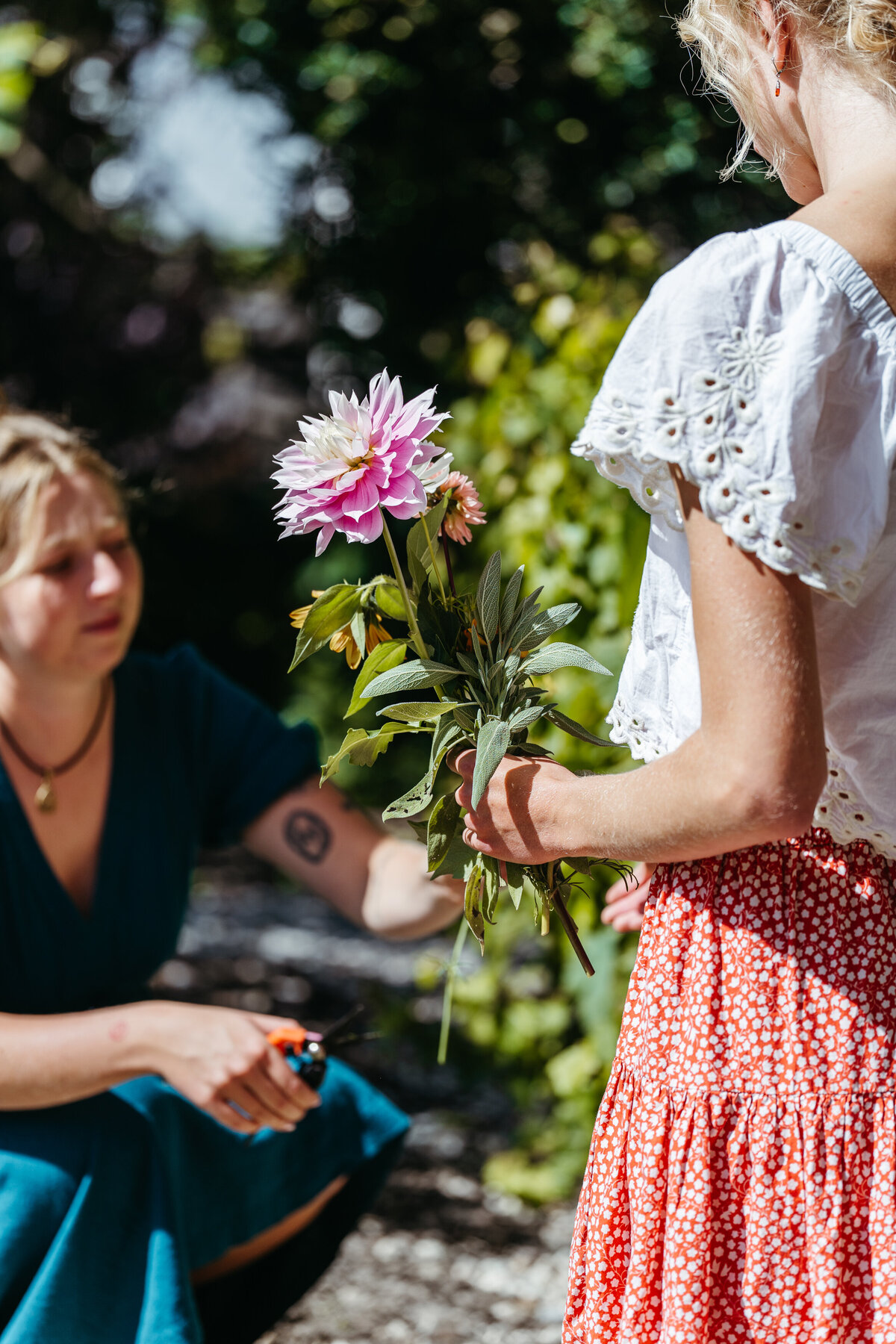 bride picking bouquet in La Vimea garden