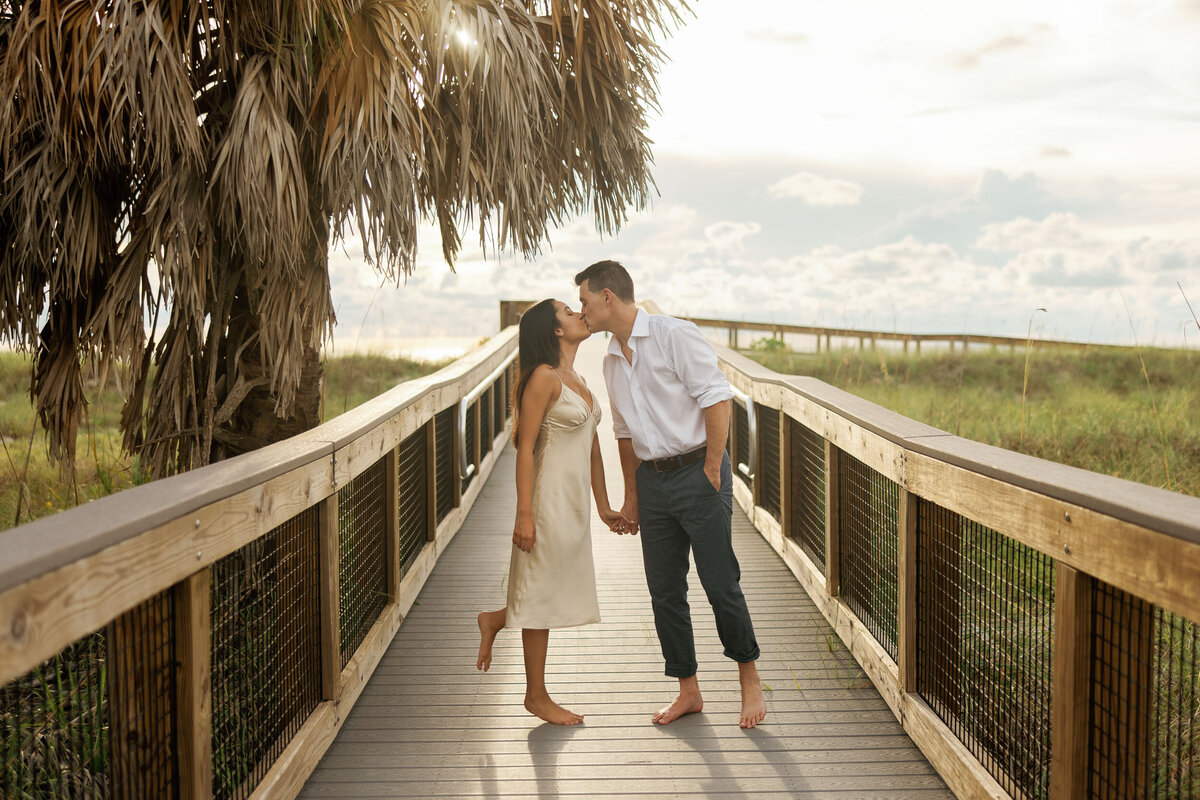 40-engagement-photo-bride-groom-orlando-wedding-photographer-28-north-33