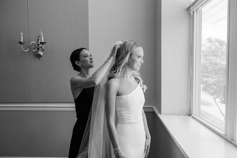 Bride Getting Ready with Mom and Bridesmaids at The Loft on 6th082