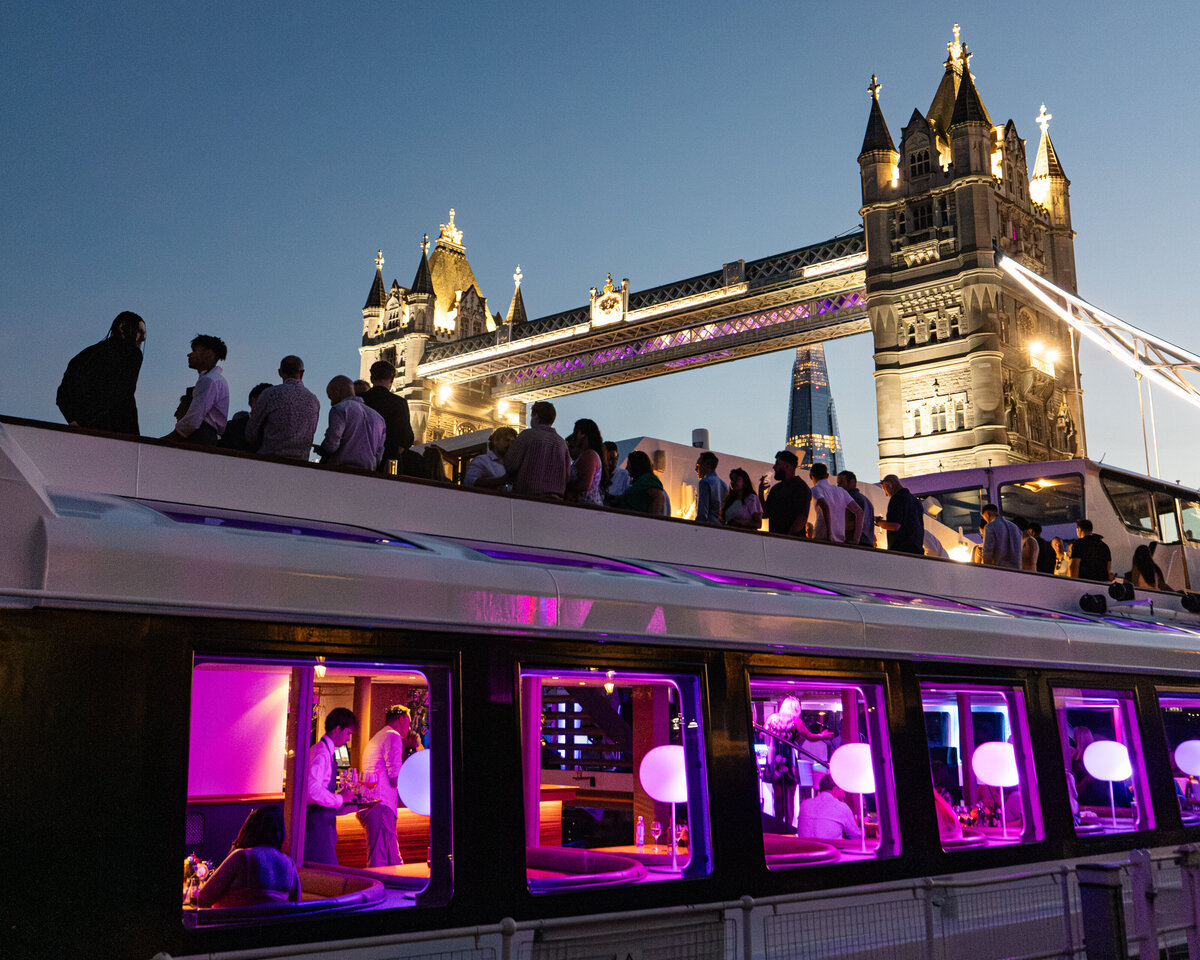 london-finance-company-summer-party-boat-thames-celebrity-musician-marc-james-photography007