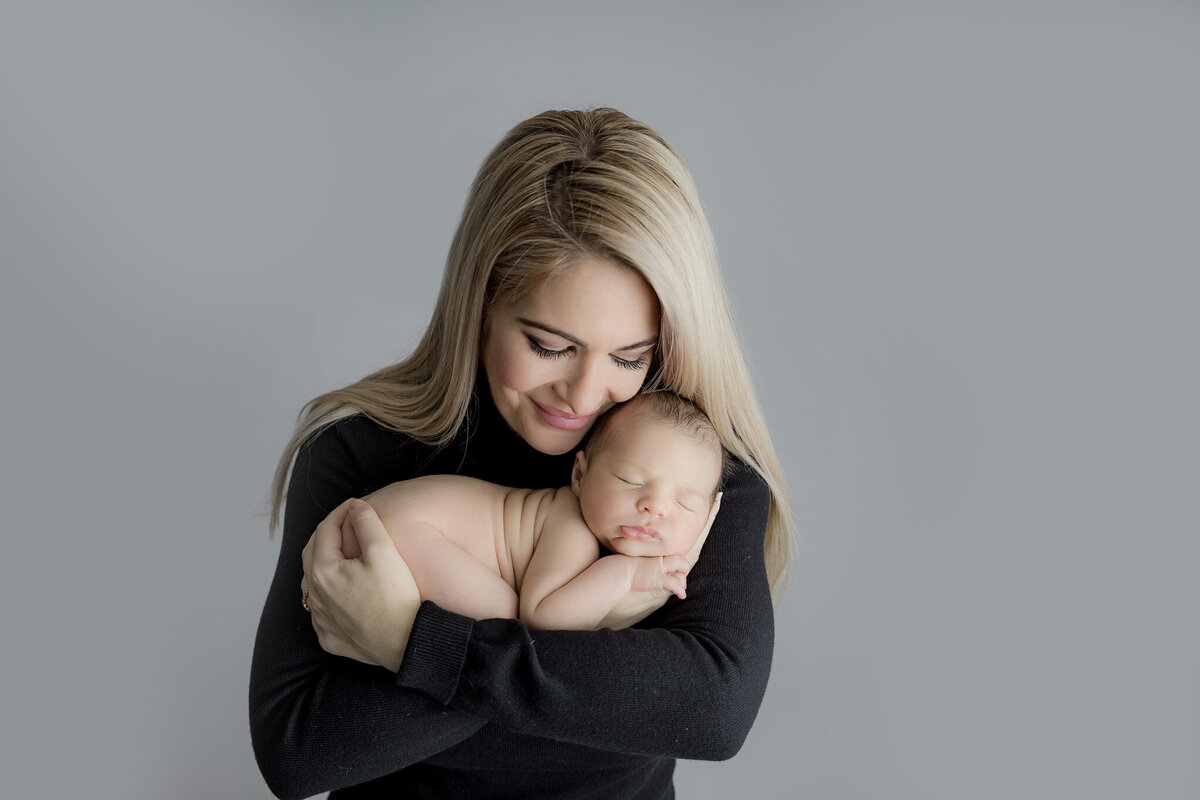 melissa-lamb-newborn-studio-ottawa-grey-loft-studio-2023-32