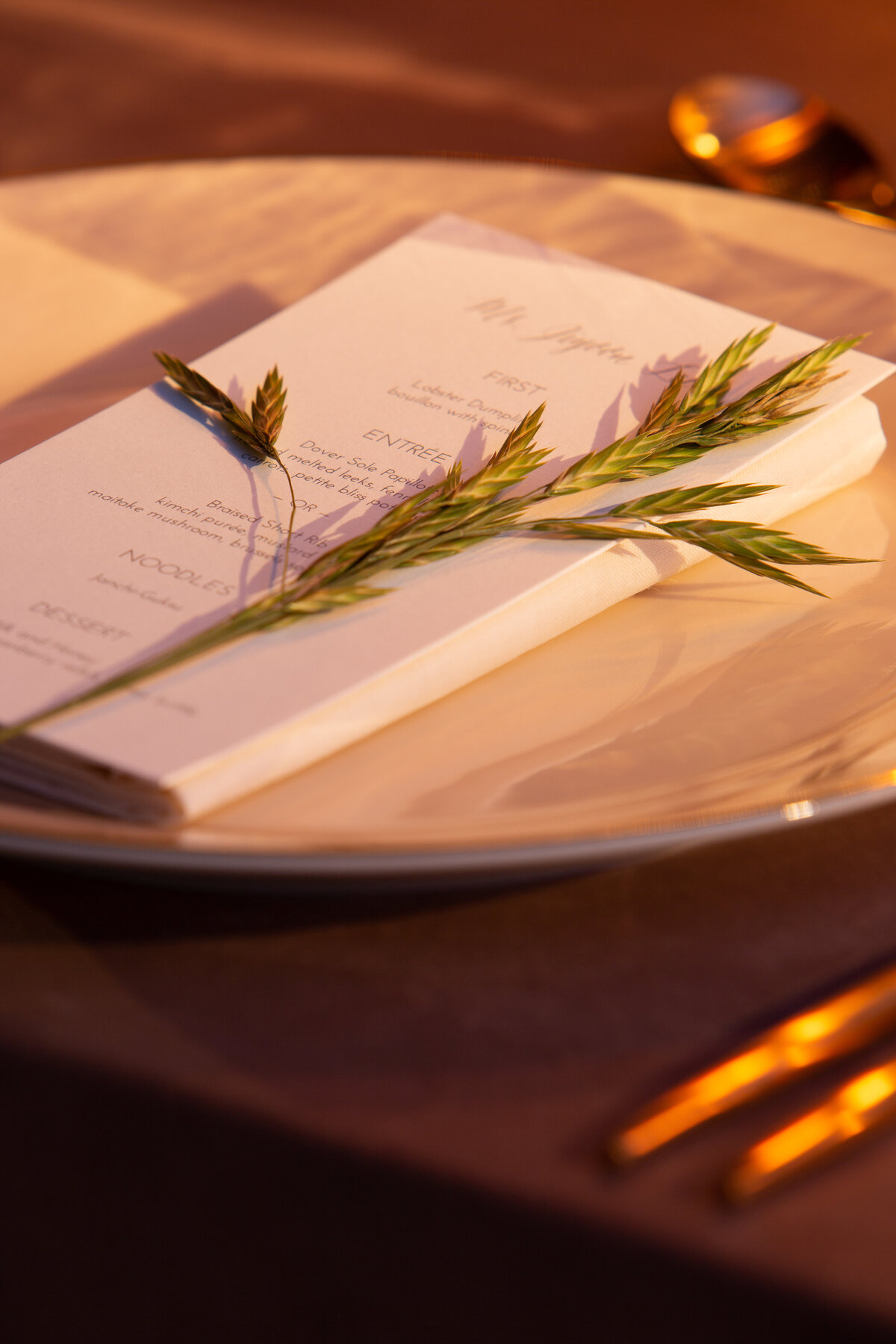 fall floral menu and place setting
