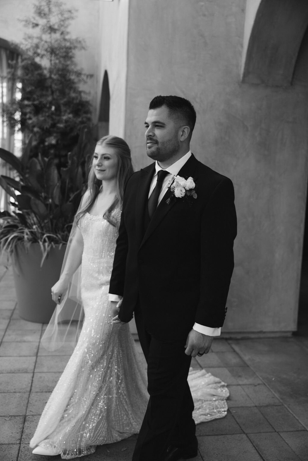 pretty-palm-leaf-event-co-molly-and-rodrigo-wedding-in-serra-plaza-17