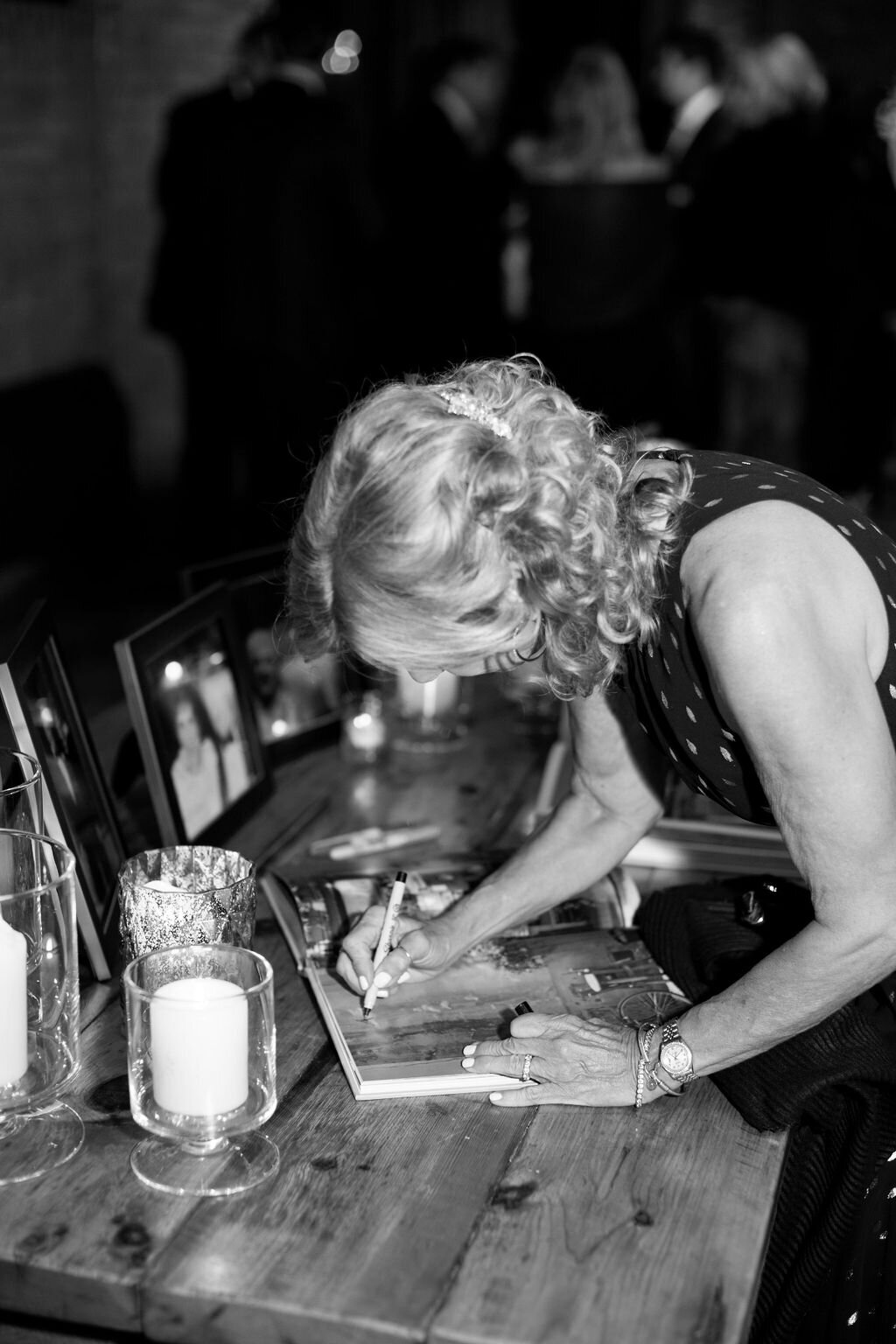 Guest singing guestbook