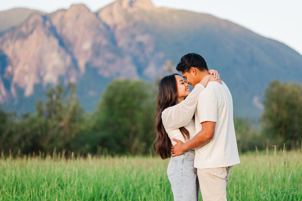 Elk-Fields-Northbend-WA-Engagement-Photo-60