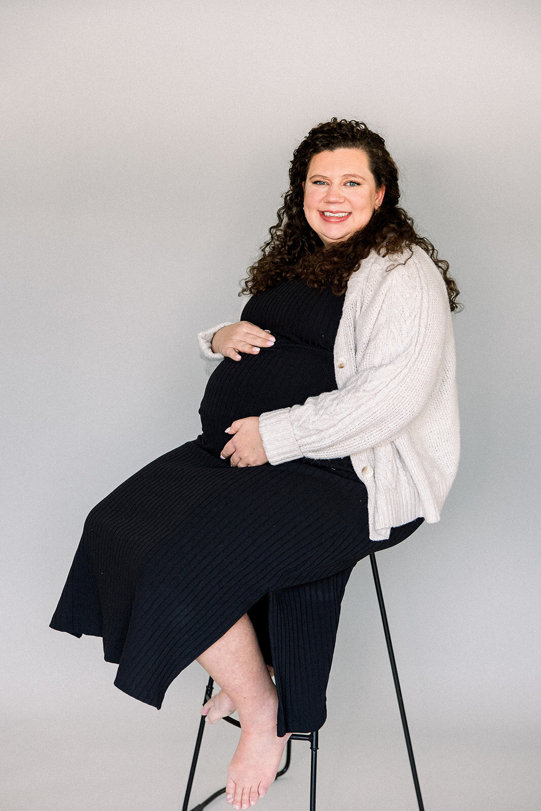 2024 Maternity - Sadie_Alexis Fox Photography +  Winter + Maternity + Studio Session + Muncie + Indiana  (9 of 19)