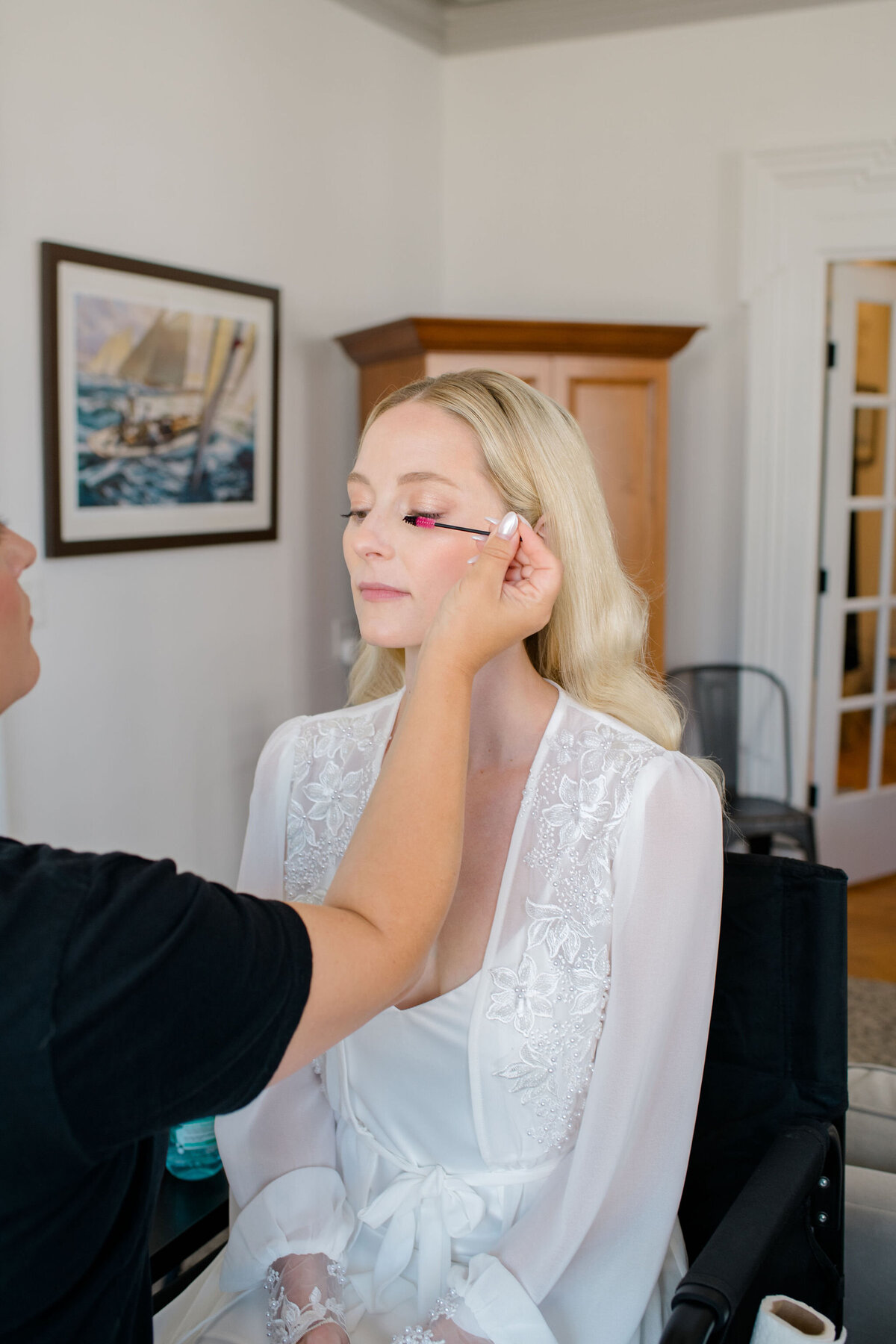 bride-getting-ready-at-whalers-inn-mystic-ct-jen-strunk-events