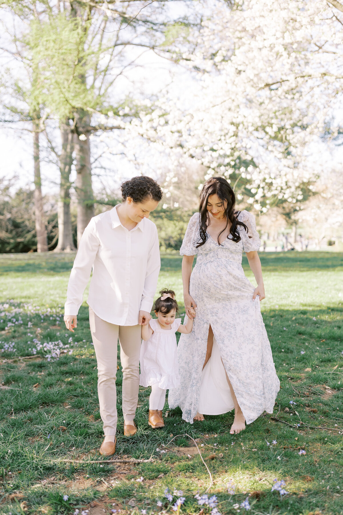 Philadelphia maternity photography session in a park - 3