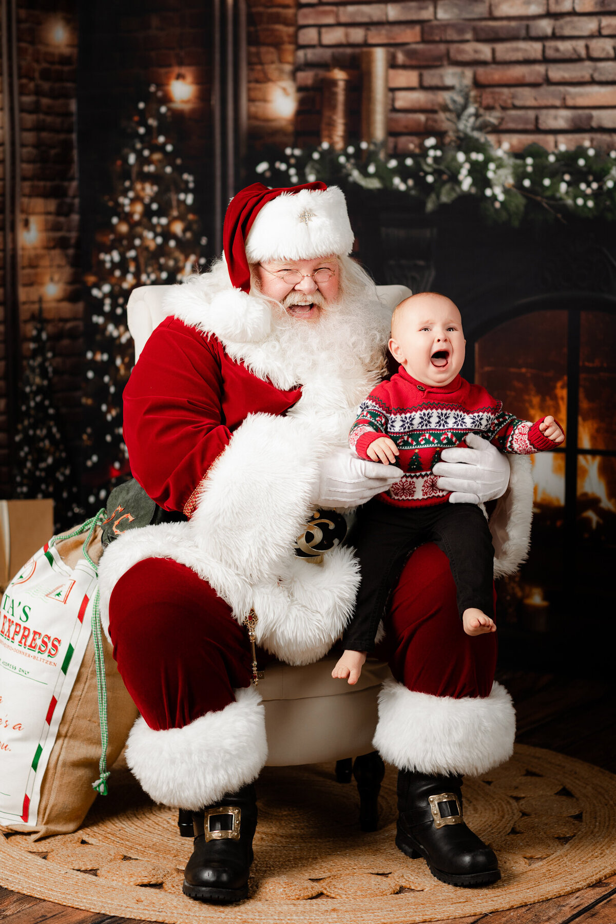 Best NWA holiday photographer, holiday portraits near me, Northwest Arkansas holiday photography, NW Arkansas holiday photos, NWA santa photos