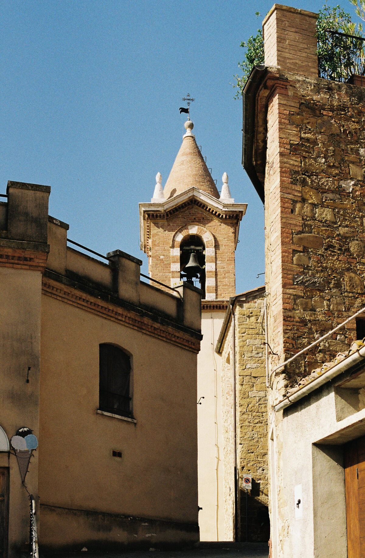 Exploring Tuscan villages on 35mm film
