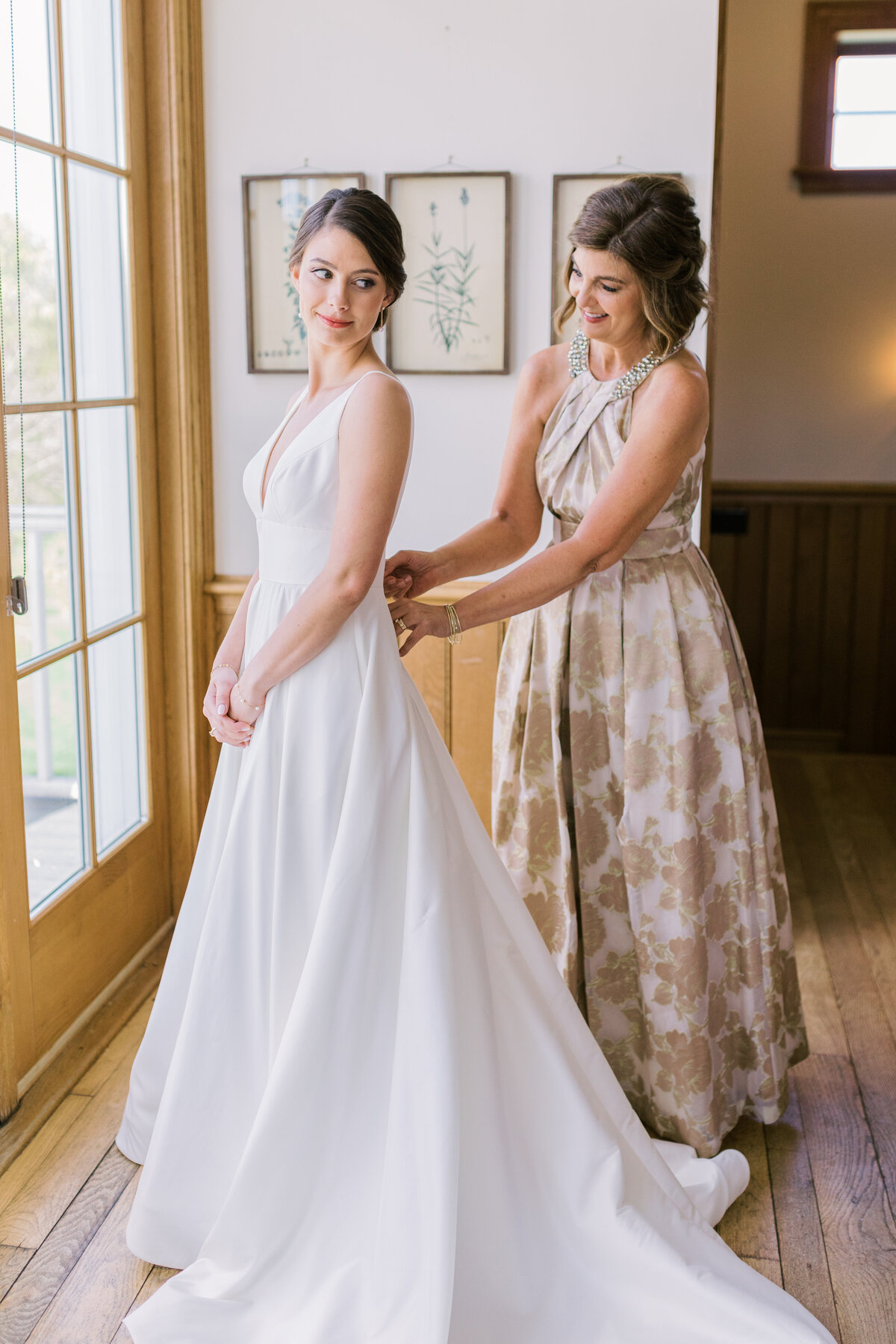 Elizabeth&Dahler_Wedding2022_CastleCiderHill_AngelikaJohnsPhotography-4