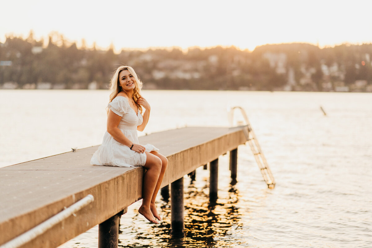 high-school-girl-wearing-white-dress-at-dock-near-lake-washington