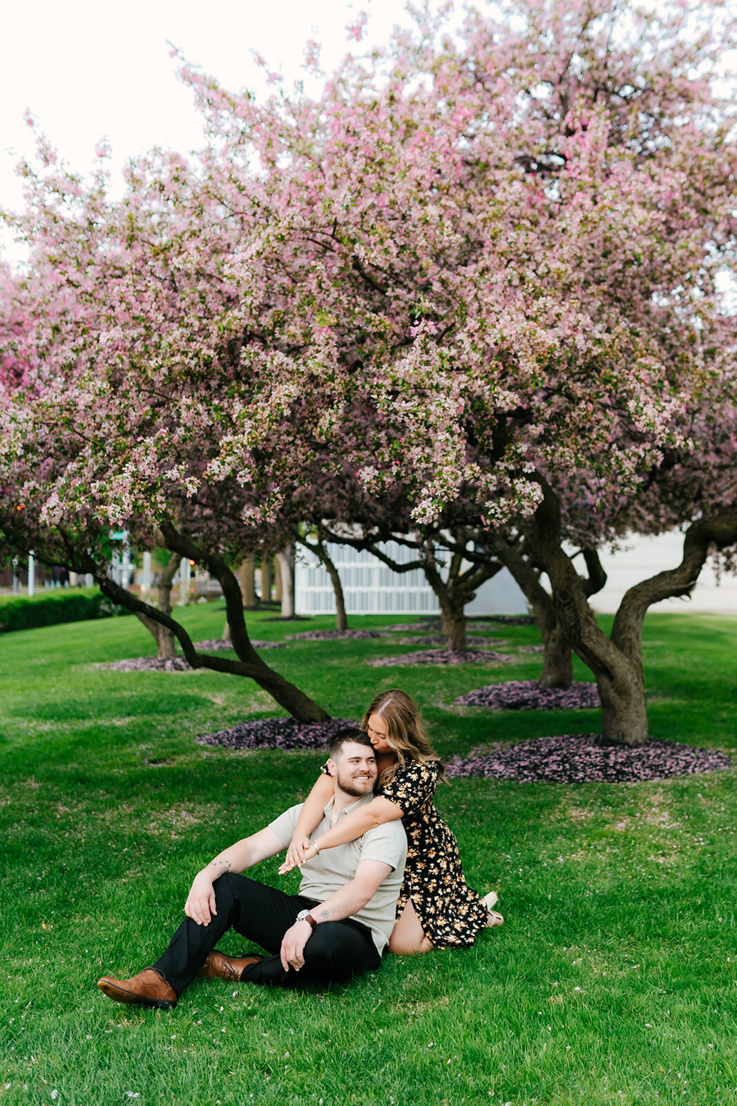 courtney&aj-detroit-institure-of-arts-michigan-engagement-couples-thewildphern-89
