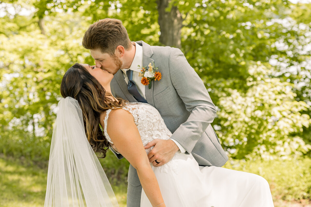 Bride and groom wedding photo in Alexandria MN