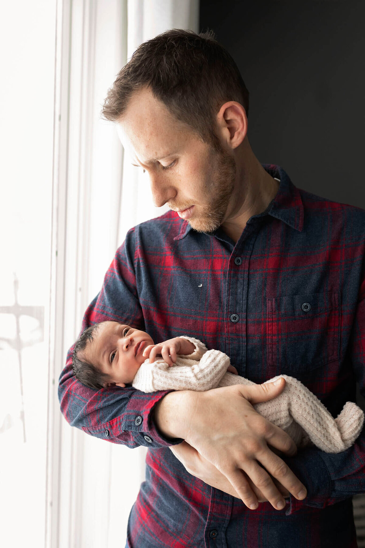 NJ baby photographer captures dad holding his baby