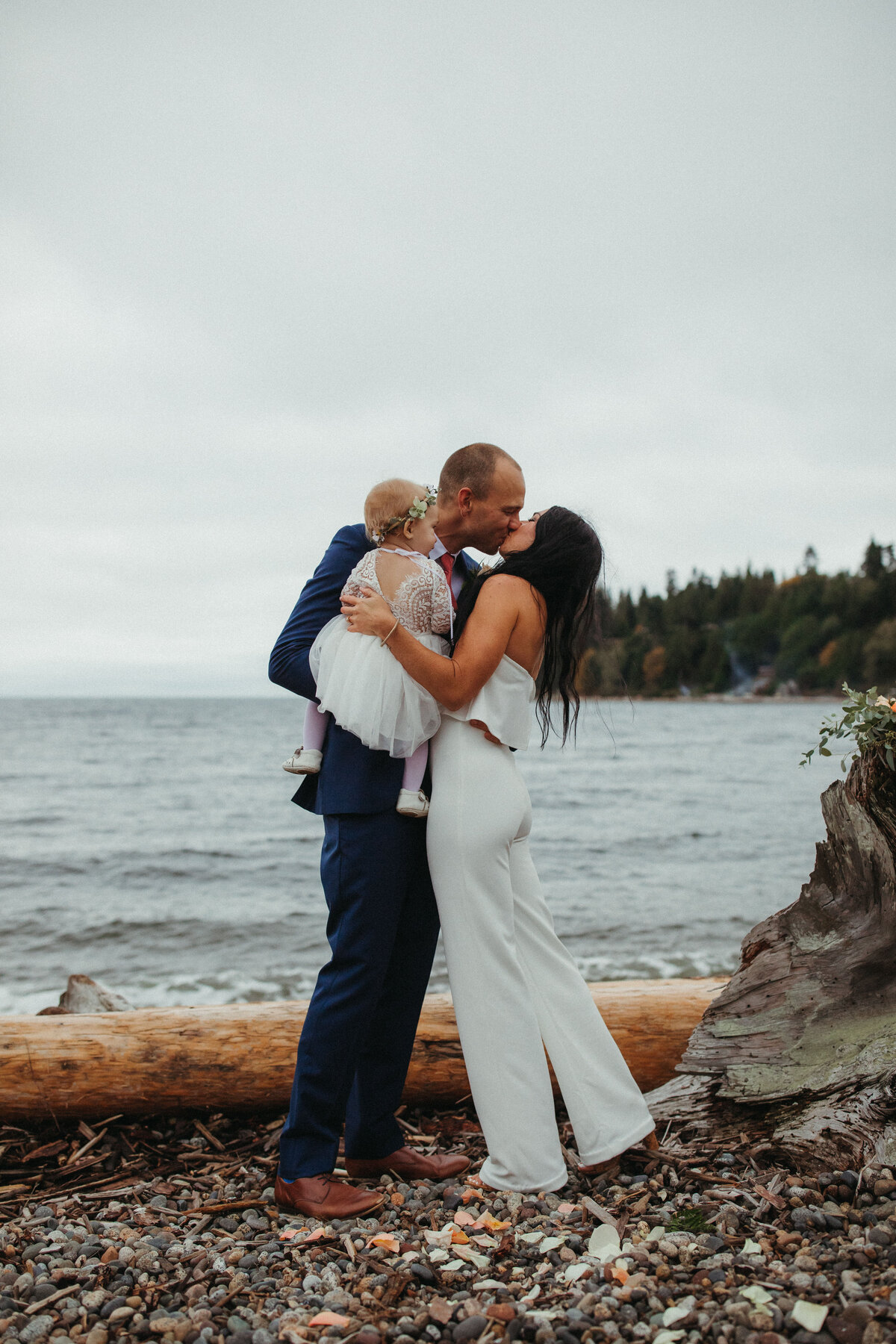 sargeant-bay-elopement-with-baby-by-the-water-sechelt-photographer-lowres_2