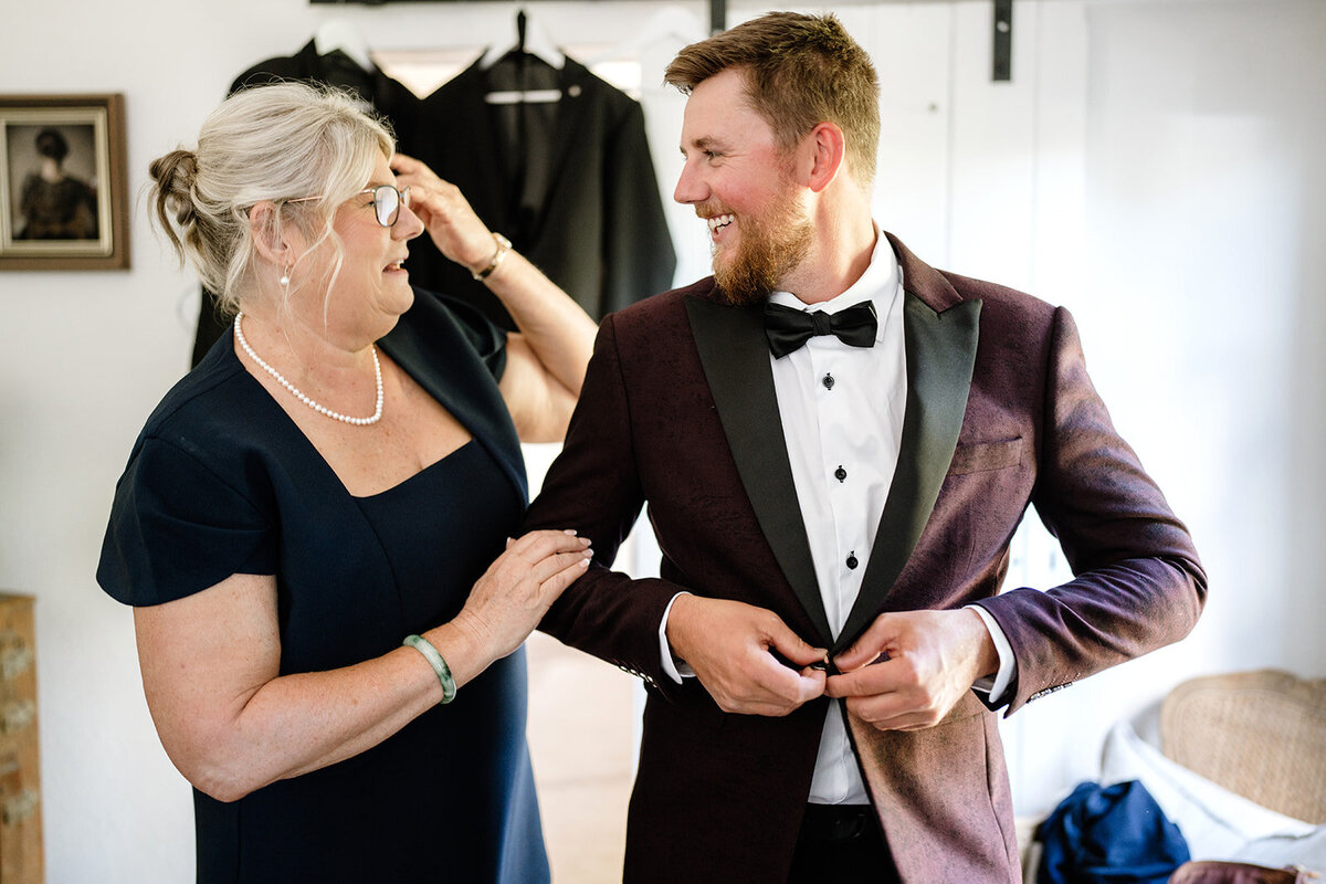 Lydia and Bradley - Groom Getting Ready - JessicaCarrollPhotographer-49_websize