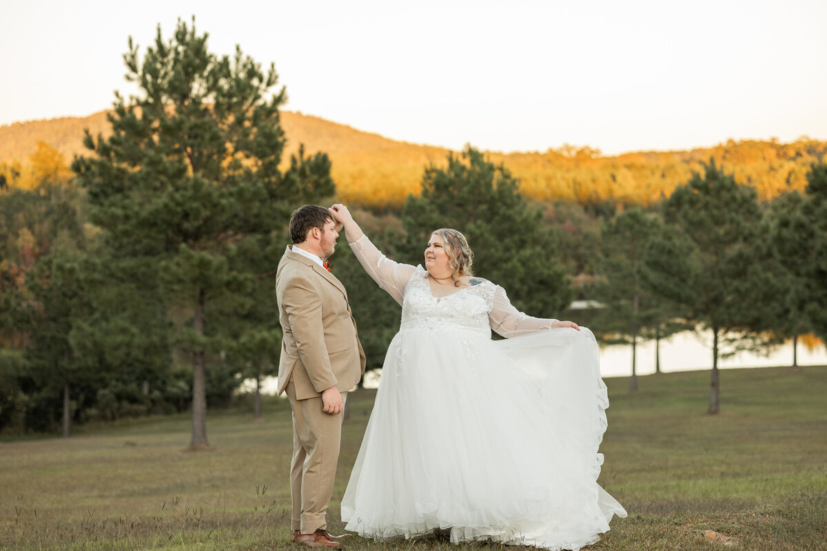 fall-wedding-bride-and-groom-FDR-State-Park
