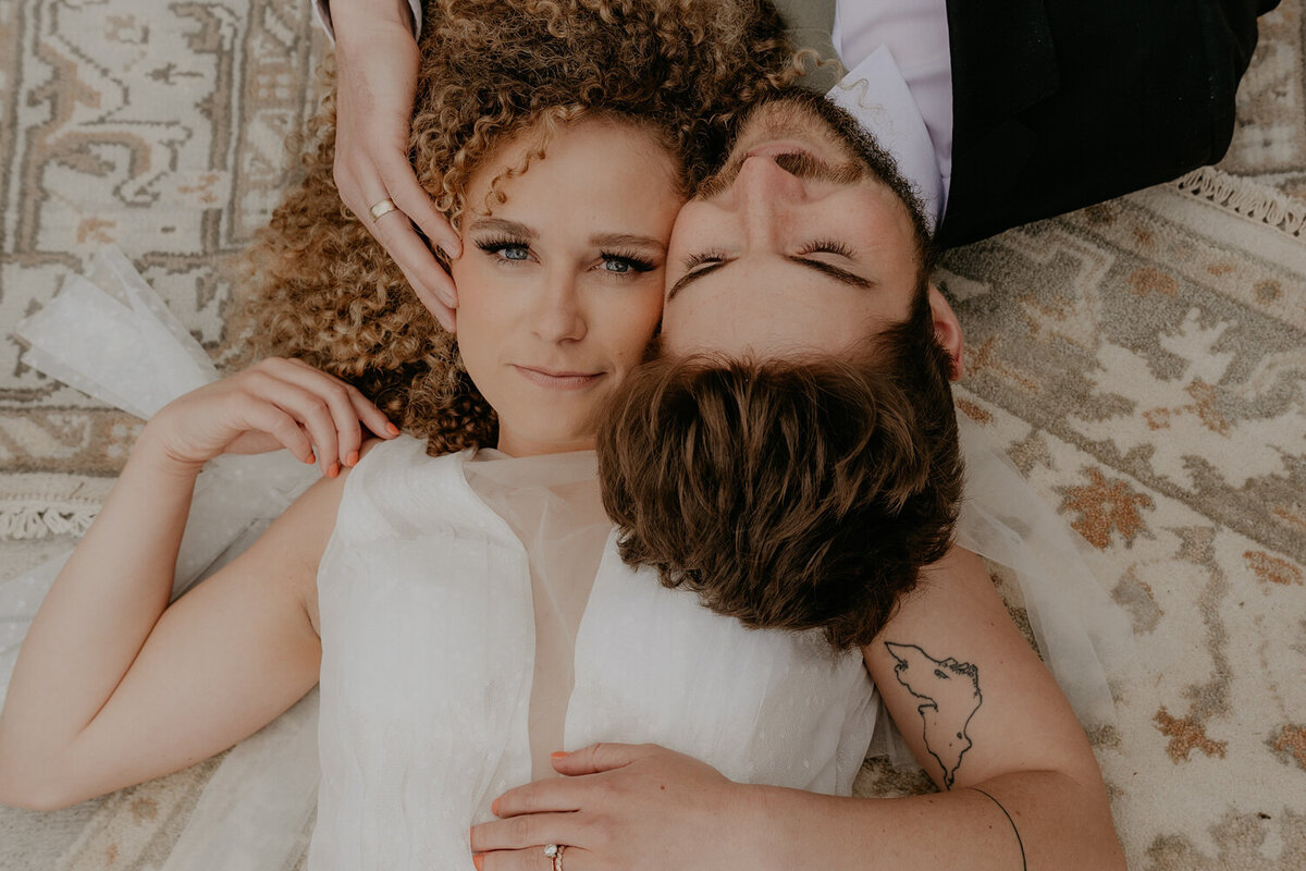laid-back-wedding-couple-intimate-moment-pinewood-weddings-and-events-cambridge-minnesota-storyteller-collective-photo-co