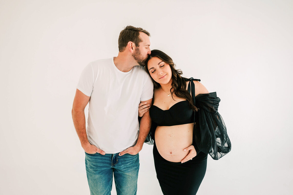 maternity picture in Springfield MO of pregnant mom leaning on husbands shoulder