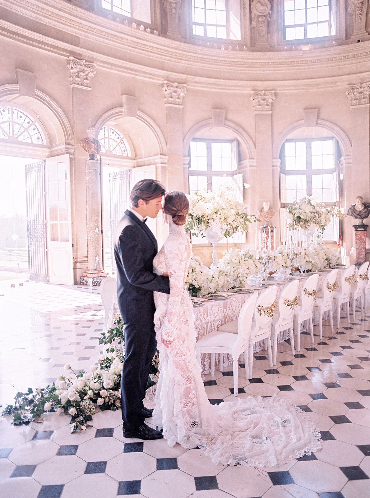 The photo at Chateau Vaux le Vicomte, one of the top destination wedding venues in France, was taken by photographer Audrey FORA. In addition to the photographer, East West Films Videographers also captured the beautiful scene.