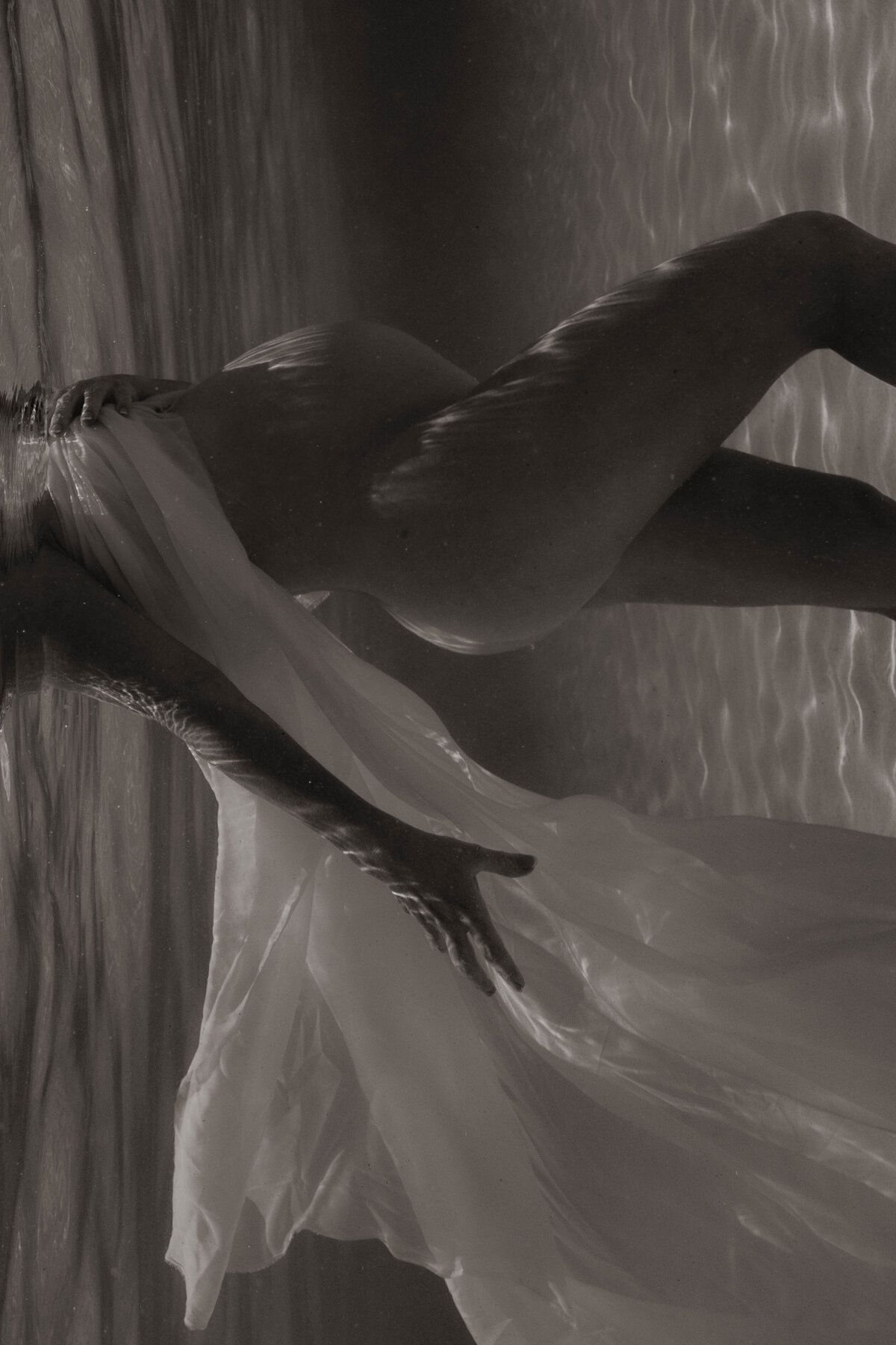 Underwater Maternity Photographer