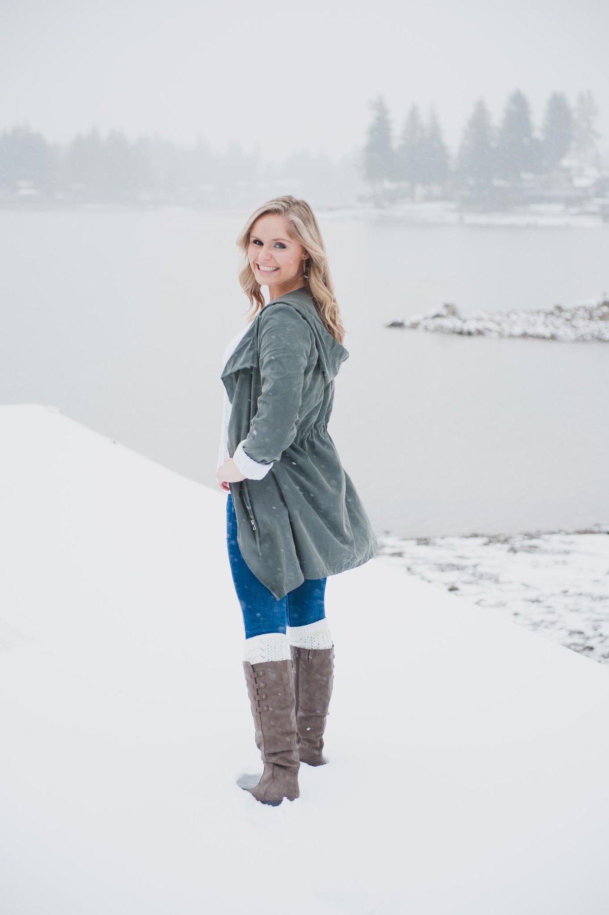 Bonney-Lake-Senior-portraits-snow-AmandaHowse-winter-5