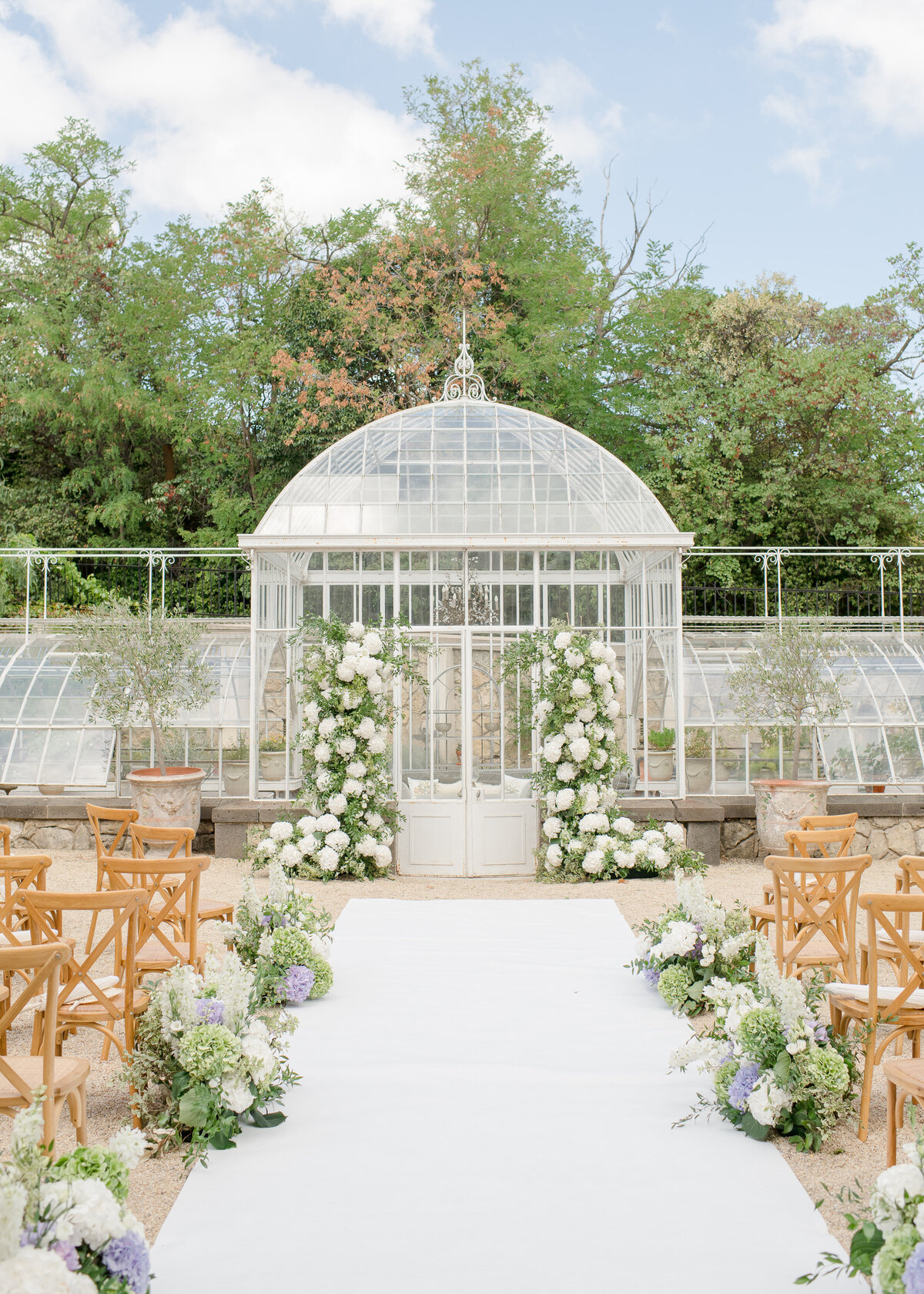 wedding-ceremony-in-front-of-green-house-1
