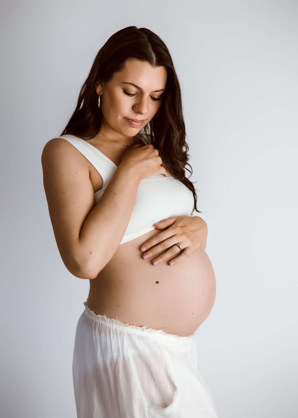 Simple maternity photoshoot in Arvada Colorado with Erin Jachimiak Photography