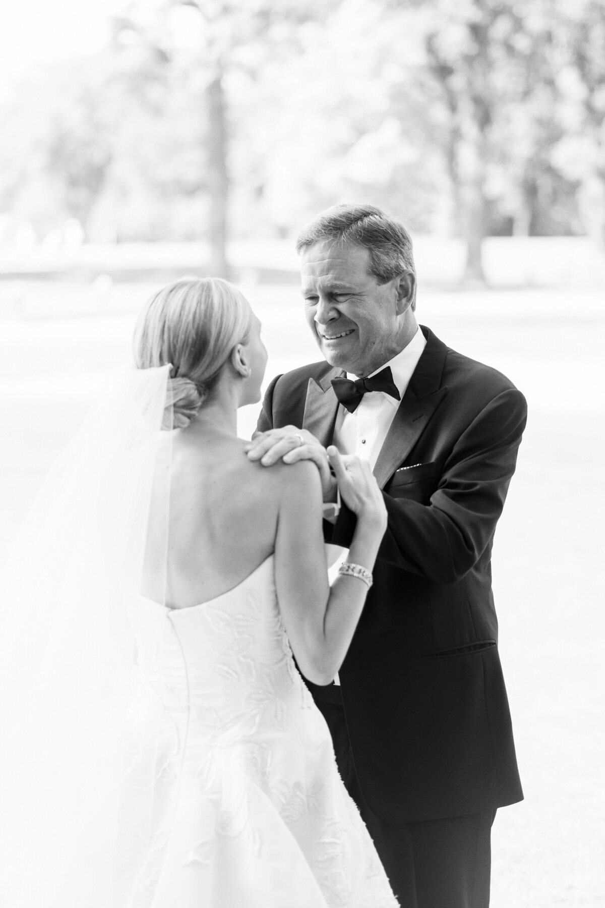 shoreacres-lake-bluff-tent-wedding-by-olivialeigh-48