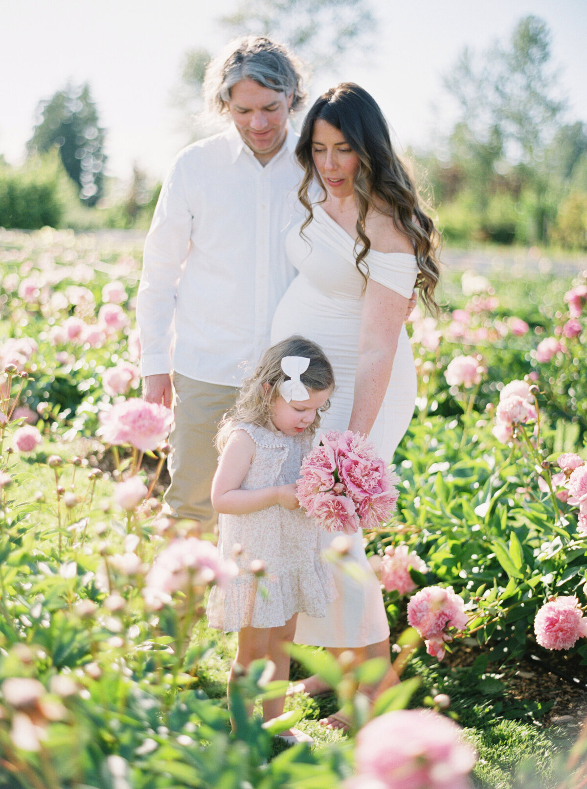 seattle-spring-maternity-photos-peonies