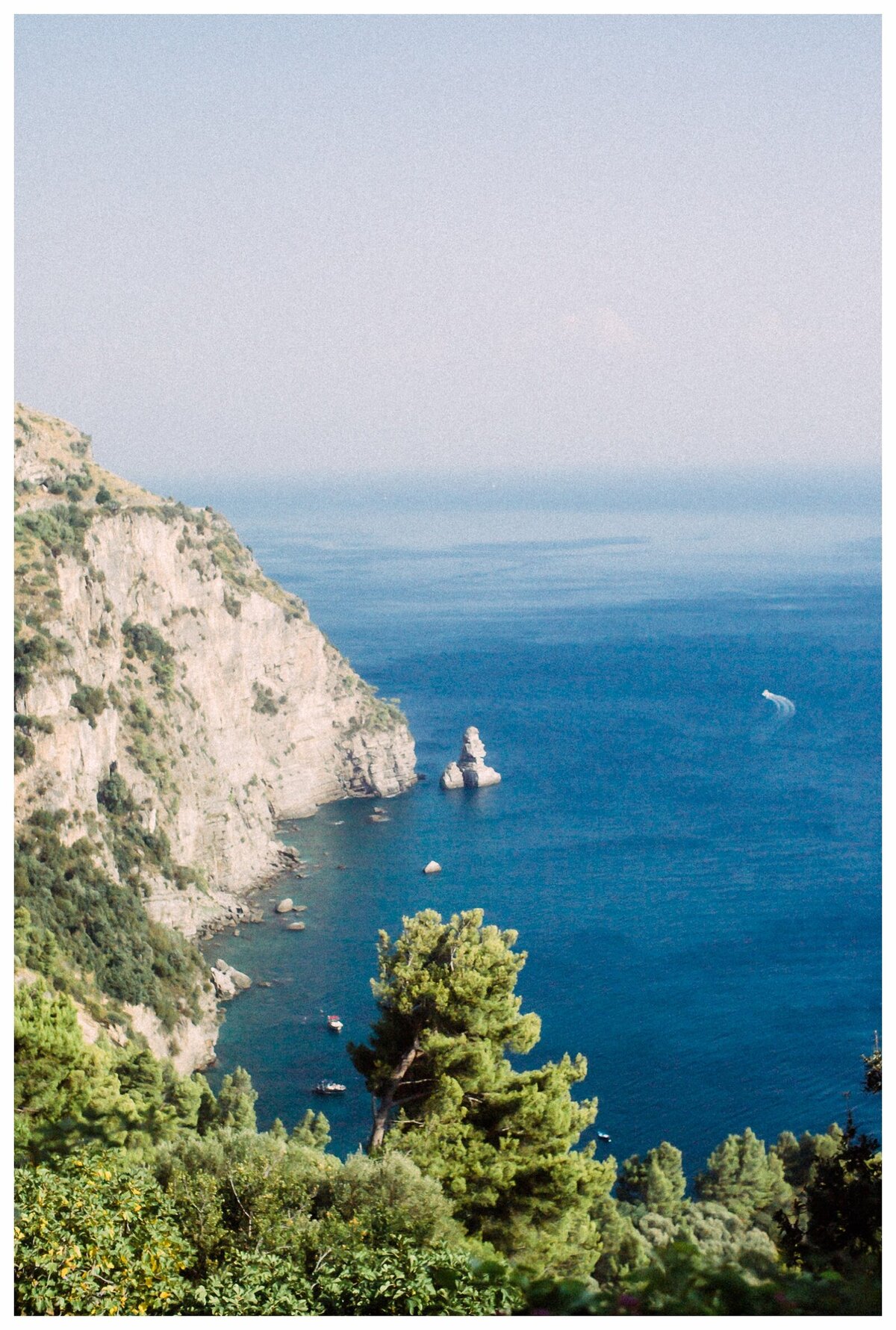 Positano-Amalfi-Coast-Vintage-Car-Vespa-Photographer-Couple_0161