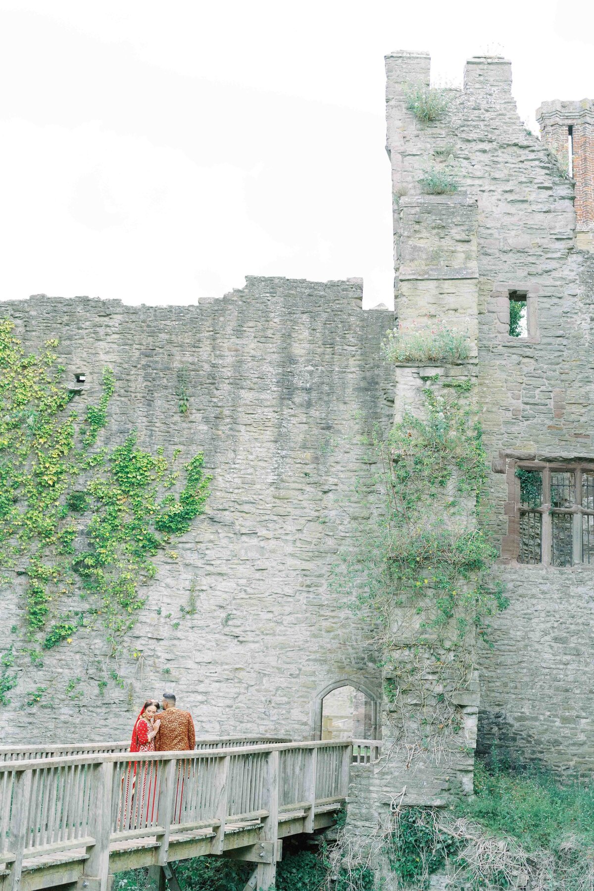 Ludlow Castle Wedding Photographer Sara Cooper Photography Websize-14