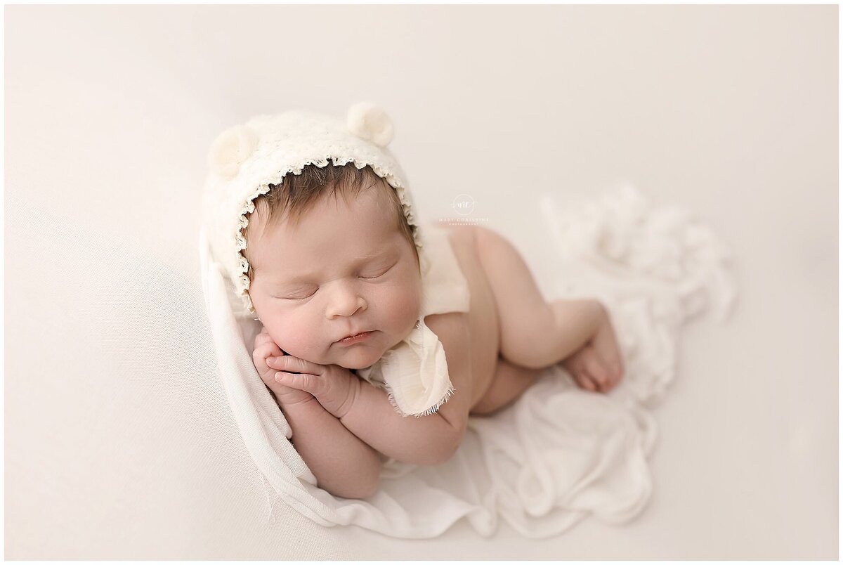 Neutral colors used in Akron newborn session