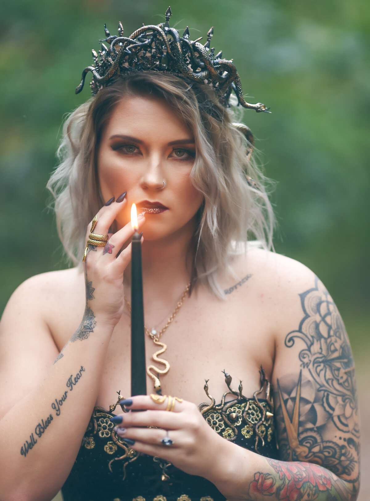 savannah-glamour-medusa-candle-portrait-01