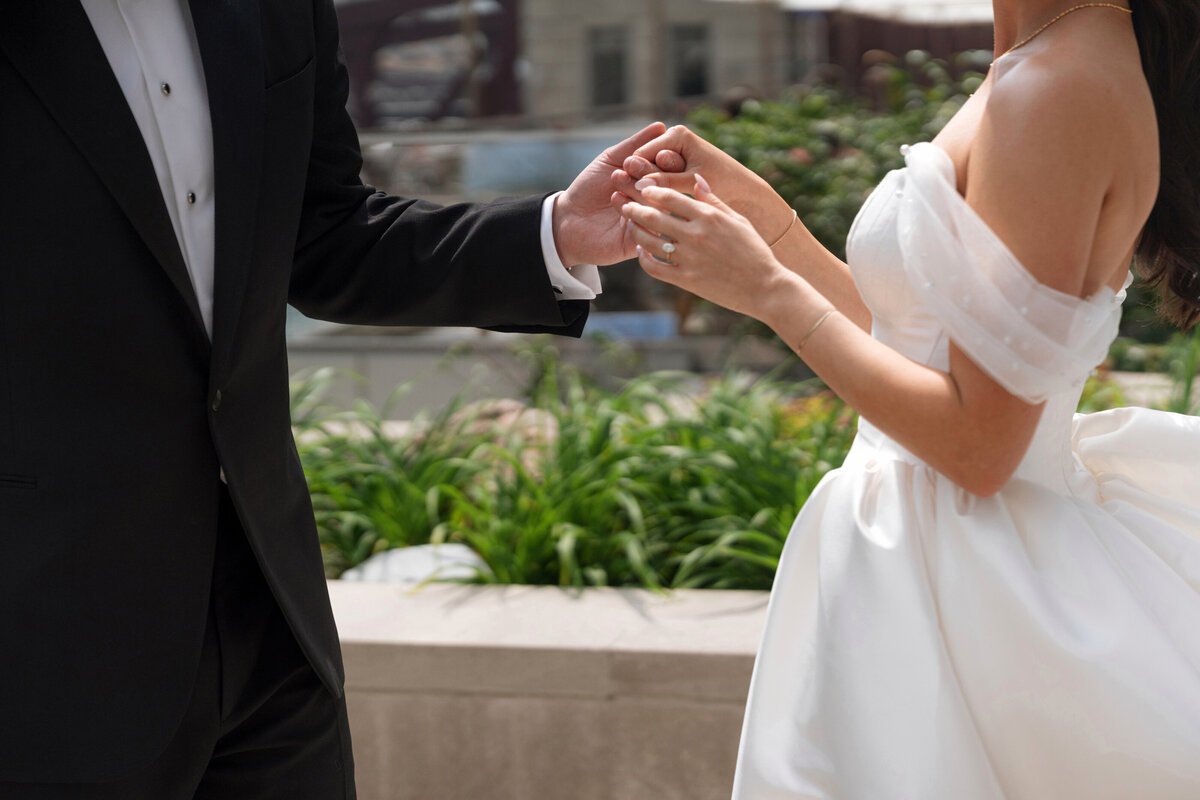 Aspen-Avenue-Berlez-Chicago-Wedding-Photographer-Great-Events-Epic-Events-Rockwell-on-the-River-Entertaining-Company-Jewish-Wedding-Editorial-51