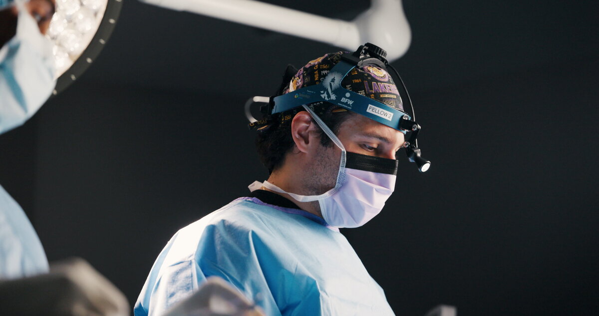 Plastic surgeon in the operating room, photographed by Luma Media