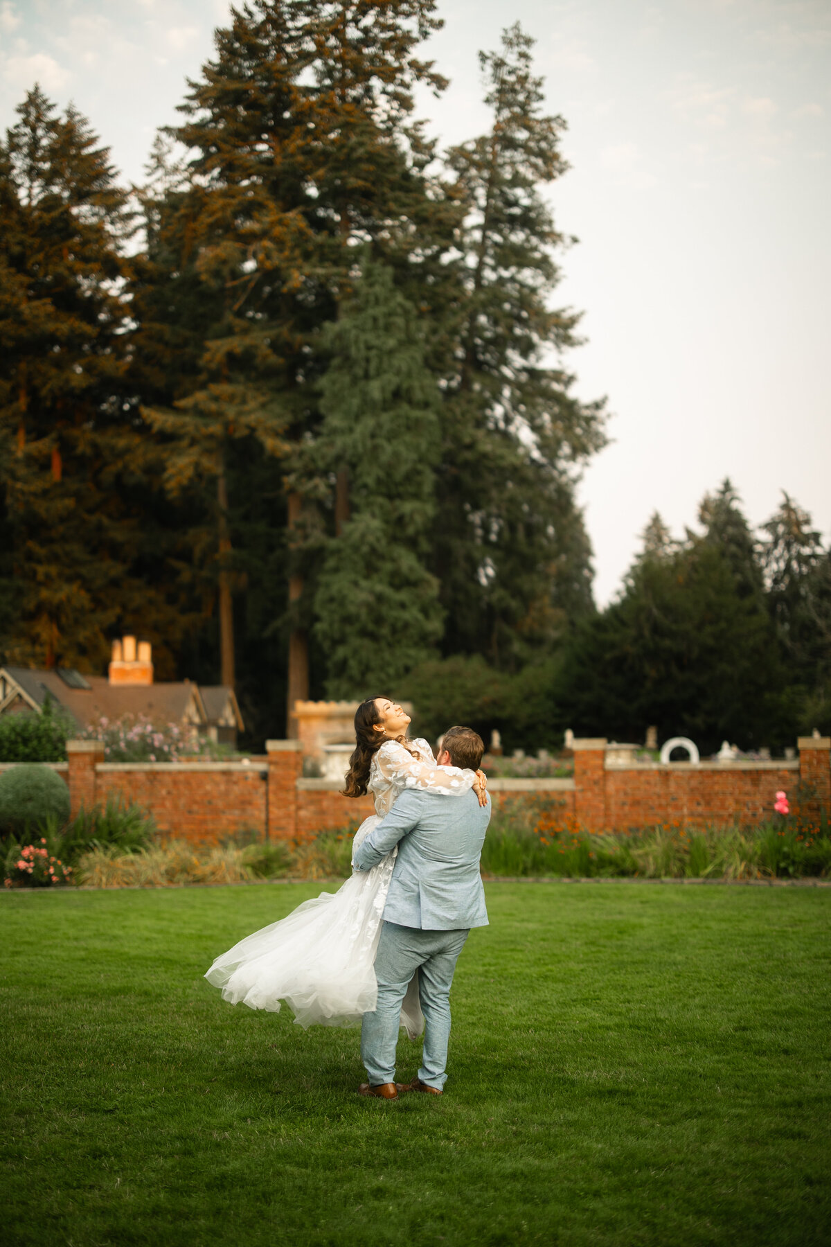 Wide shot of Thornewood Castle, Tacoma