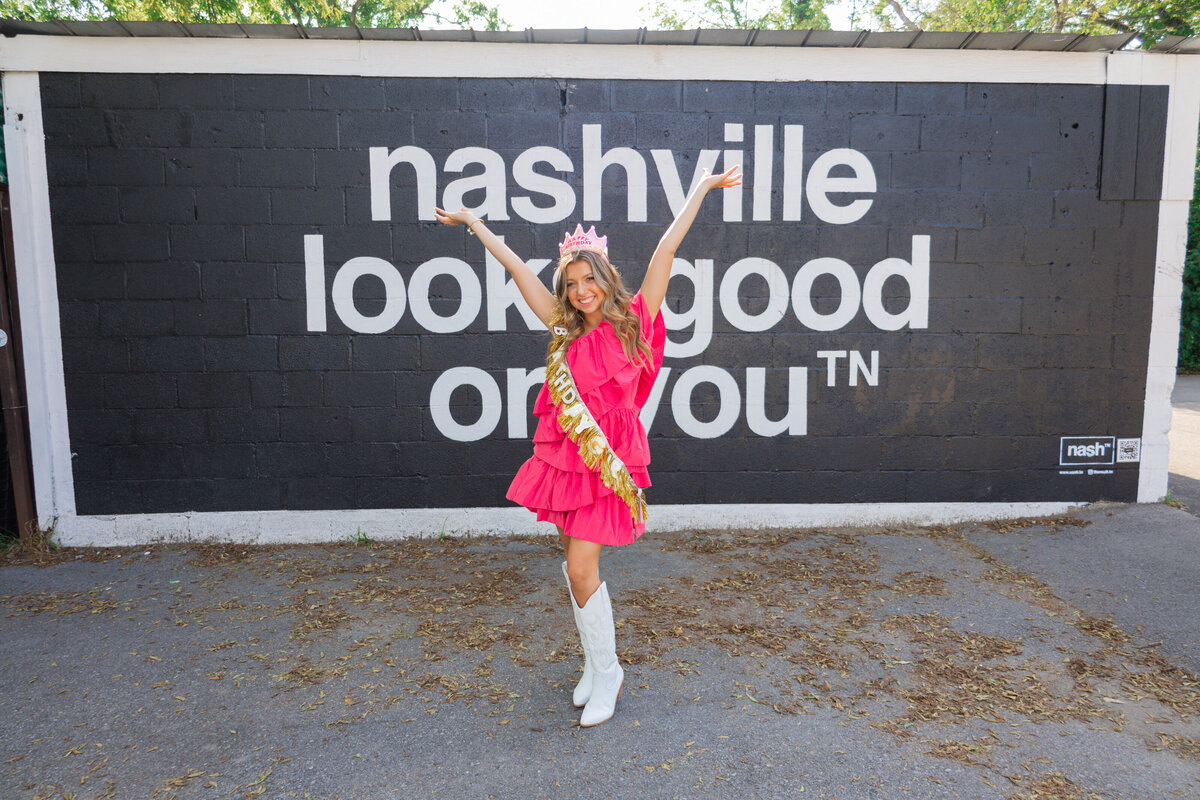 Photowalk Nashville Tour and Photoshoot; Nashville birthday activity; nashville tour; nashville photographer; nashville couples tour