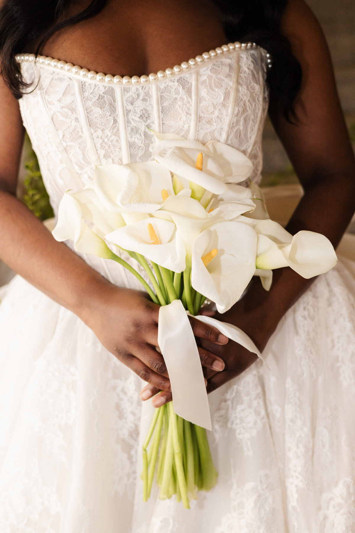 Elegant Bridal Portrait with Calla Lily Bouquet