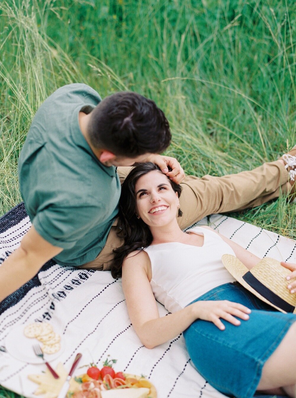 virginia-wedding-photographer-engagement-Moutains-picnic-california-Shannondoah-Summer22