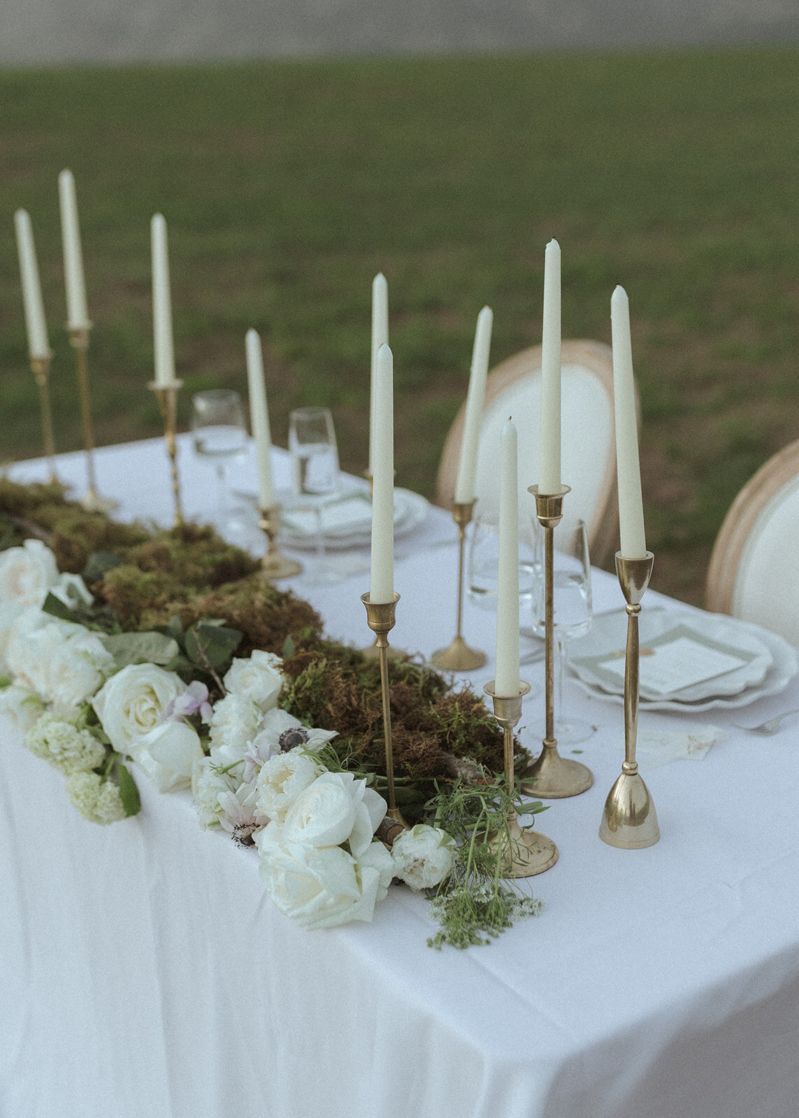 champagne-bucket-on-wedding-table