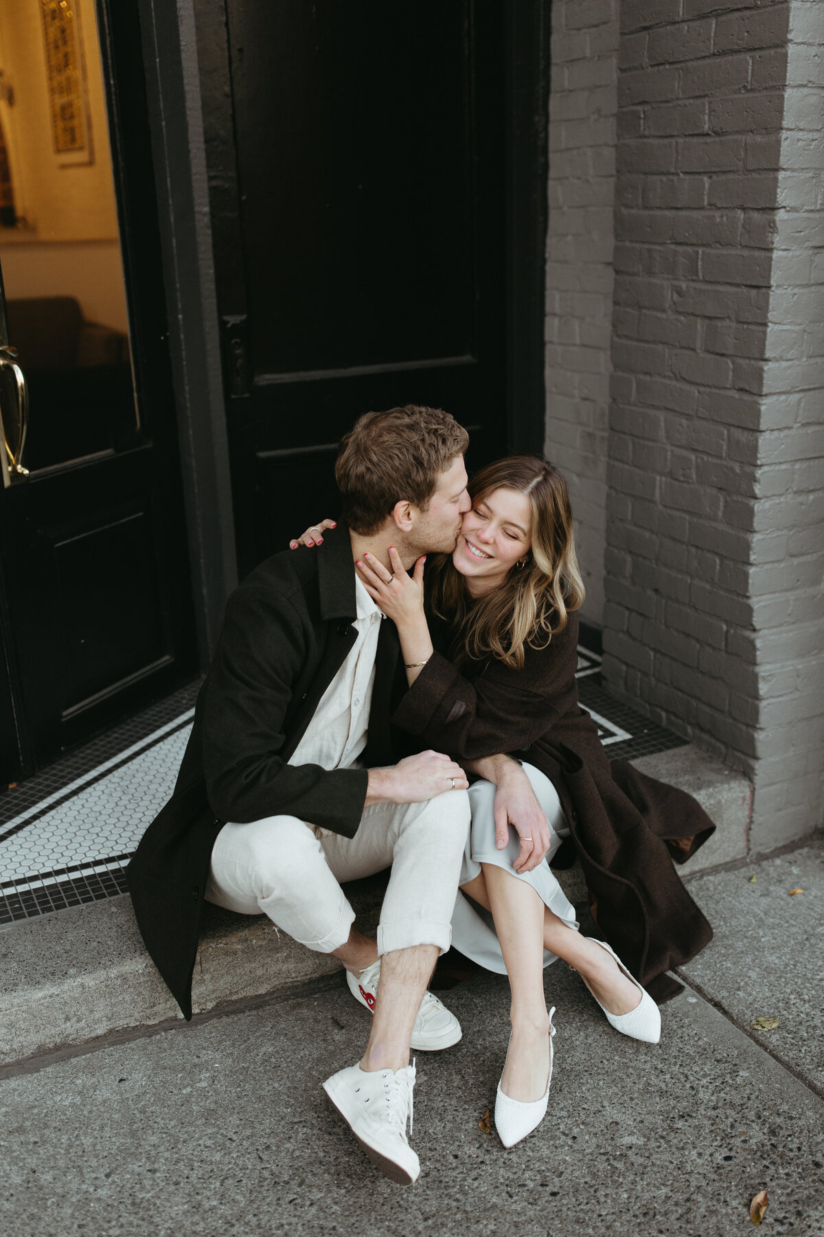 grace&adam_victoria_british_columbia_vancouver_island_downtown_elegant_romantic_classy_timeless_flash_strees_doorframe_night_time_harbour_ocean_night_lights_engagement_couple__photos_shoot_canada_wedding_photographer_photography_by_taiya120