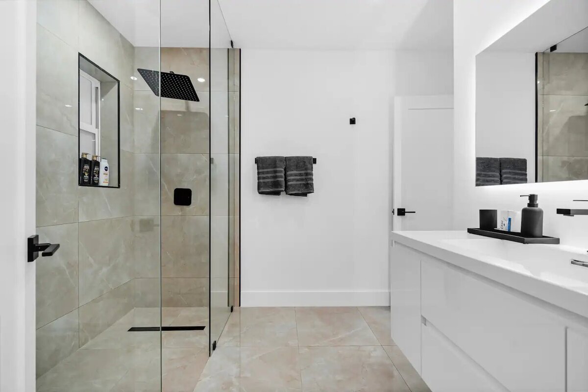 Bathroom 2 (3)
