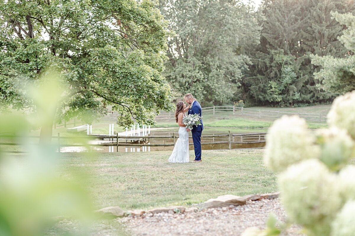 Shady-Elms-Farm-Pittsburgh-blue-green-wedding (50)