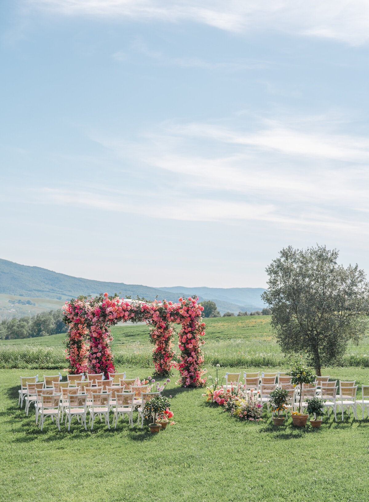 13-rebecca-yale-tuscany-floral-wedding-borgo-finocchieto