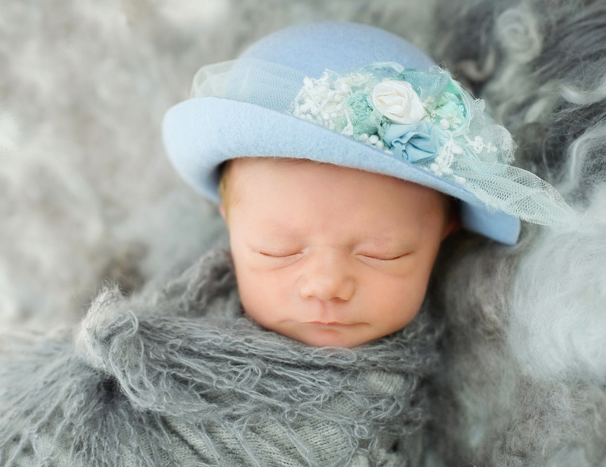 newborns in hats349
